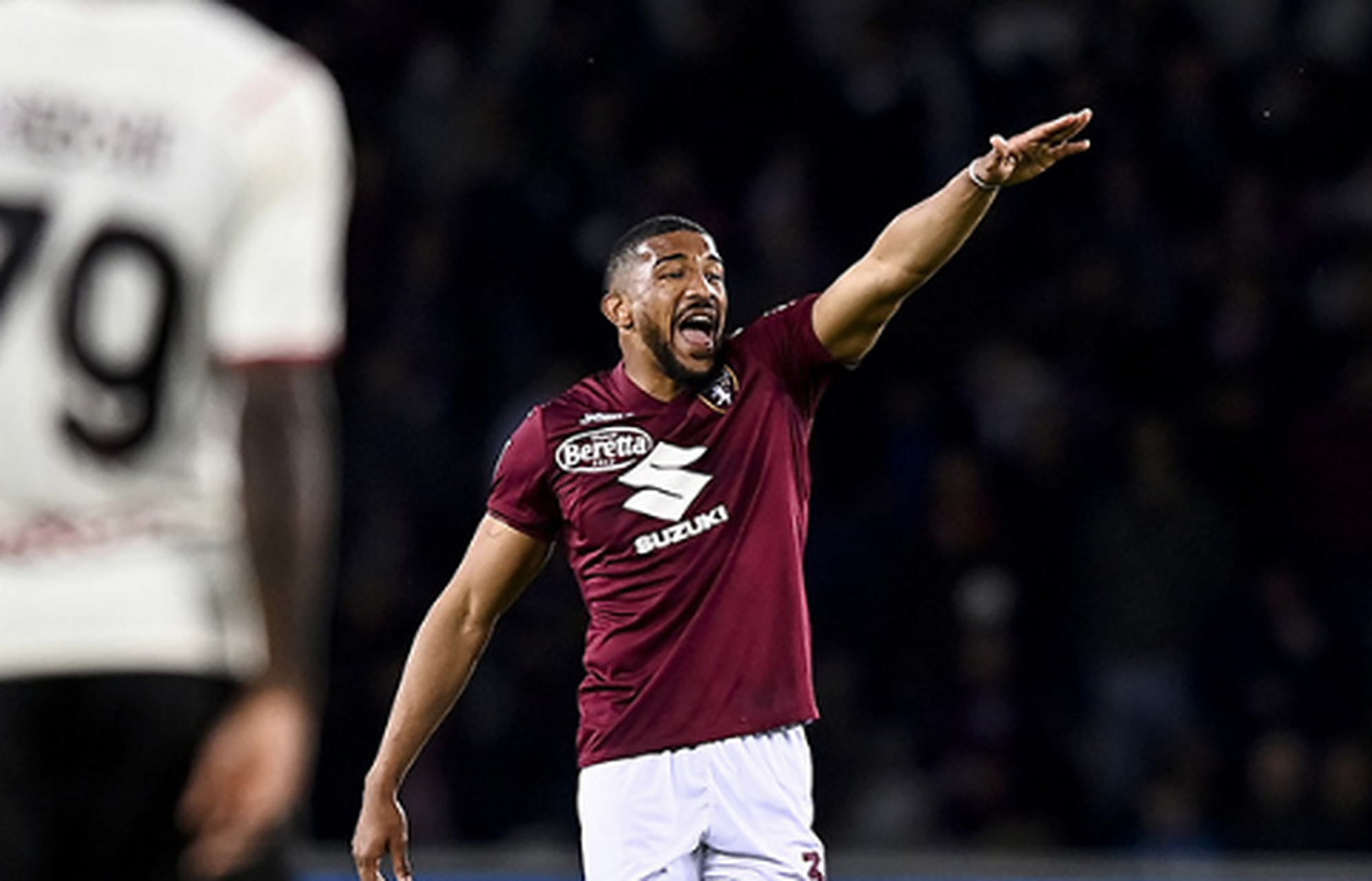 包含都灵客场大胜，逼近积分榜前十的词条