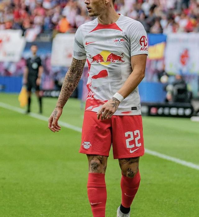 包含莱比锡红牛领先局面，球队势不可挡的词条