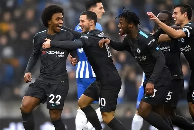 阿森纳前锋拉卡泽特梅开二度,帮助球队击败托特纳姆热刺 阿森纳前锋拉卡泽特梅开二度,帮助球队击败托特纳姆热刺