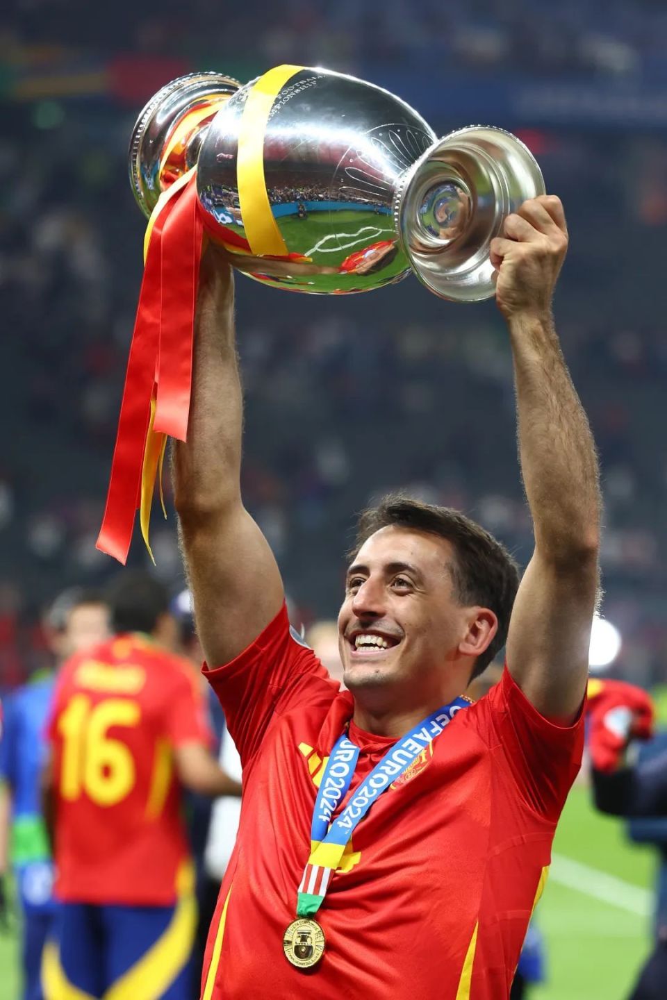 巴萨鏖战拜仁，奥亚尔萨瓦尔惊艳四座