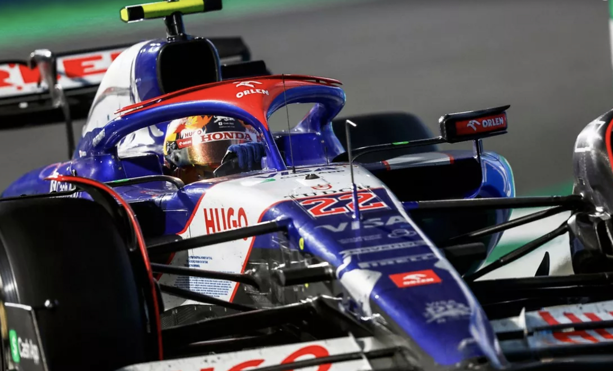 开云体育APP下载-哈斯车队鏖战梅赛德斯，佩雷兹点燃赛场