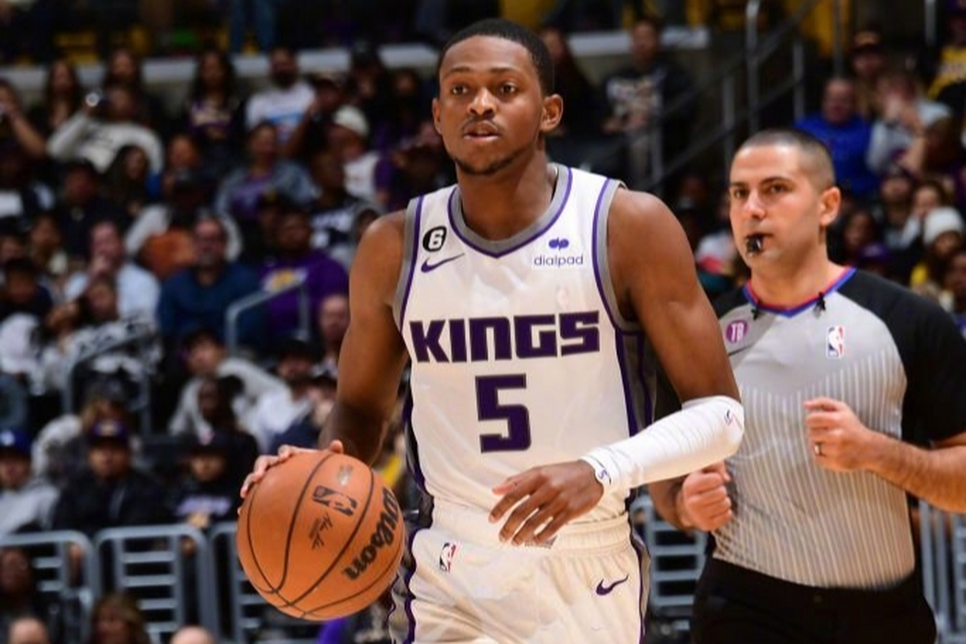 湖人翻盘北京队,福克斯高光表现 湖人翻盘北京队,福克斯高光表现